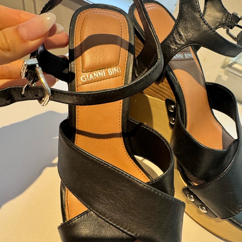 Gianni Bini Black Leather Wedge Sandals - Picture 3 of 6